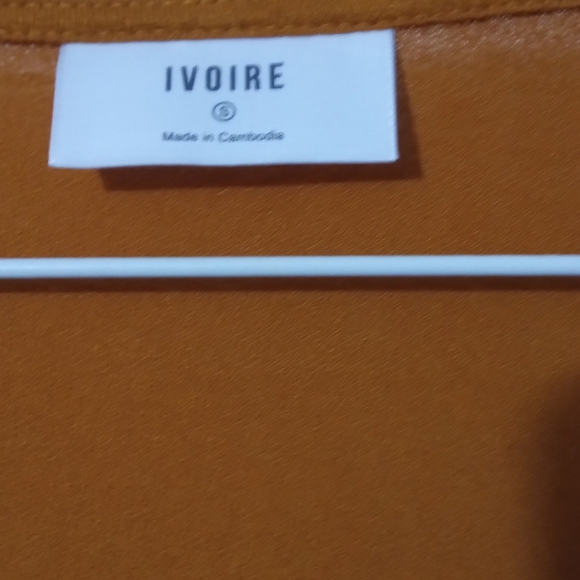 Ivoire pull to the side crop top, size small. Deep mustard color - Picture 2 of 3